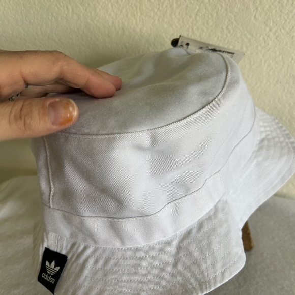NWT ADIDAS FLORAL TREFOIL BUCKET HAT - Picture 4 of 7